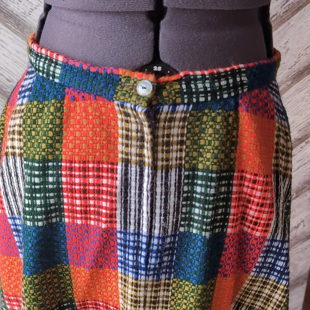 Elegant Plaid Skirt Set with Vest Vintage - Picture 8 of 15
